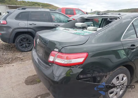 2010 Toyota Camry Le z USA, uszkodzony, nr VIN 4T4BF3EK9AR013683